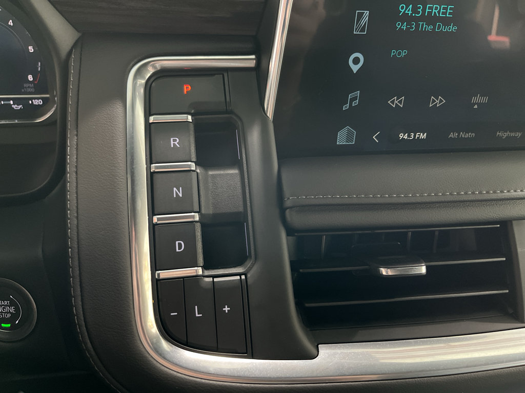 Used 2024 Chevrolet Suburban LT w/ Luxury Package RWD image 23
