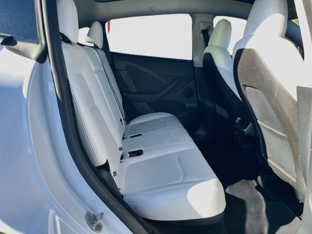 Used 2025 Tesla Model Y Long Range RWD image 28