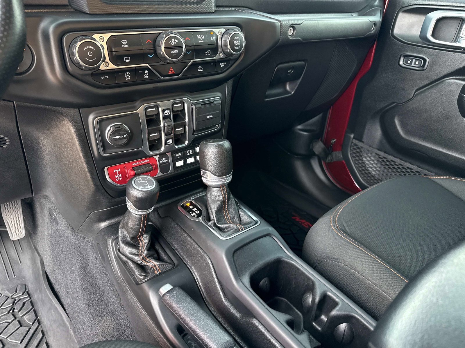Used 2021 Jeep Gladiator Mojave AWD/4WD image 27