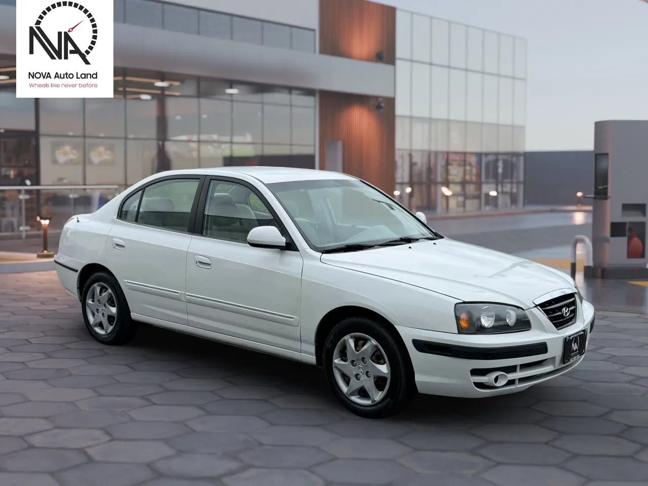 Used 2004 Hyundai Elantra GT FWD image 2