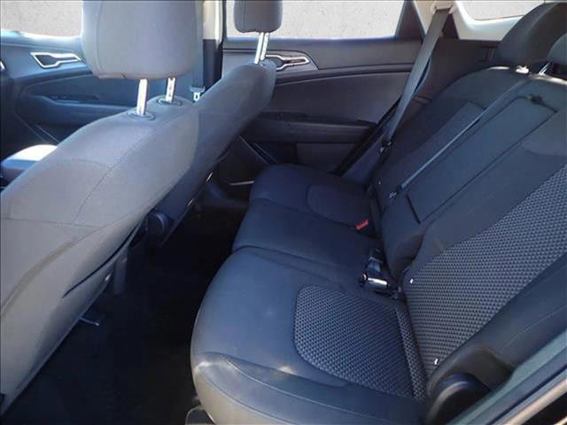 Used 2024 Kia Sportage LX image 9