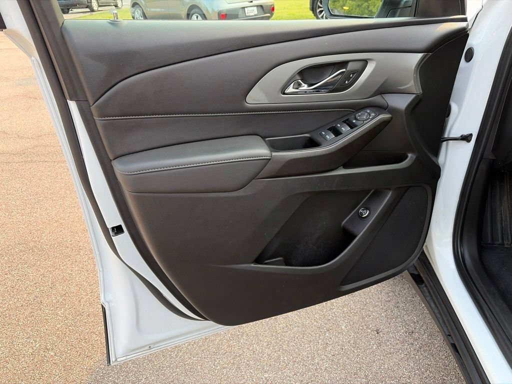 New 2023 Chevrolet Traverse LT w/ LPO, Floor Liner Package AWD/4WD image 23