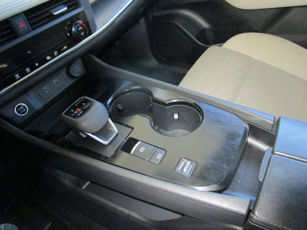 Used 2023 Nissan Rogue SV image 32