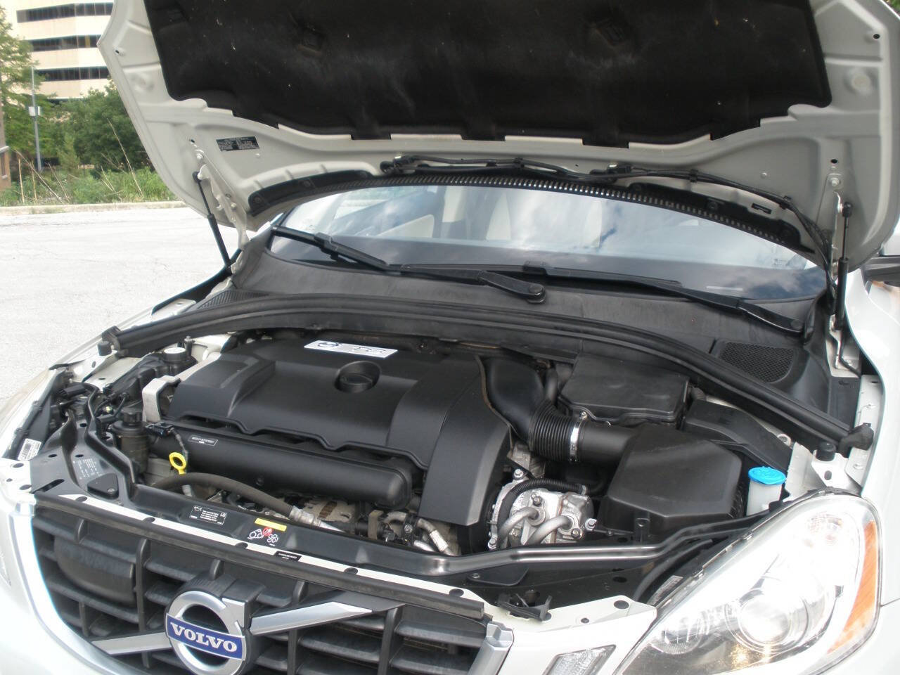 Used 2011 Volvo XC60 T6 R-Design w/ Convenience Pkg AWD/4WD image 12