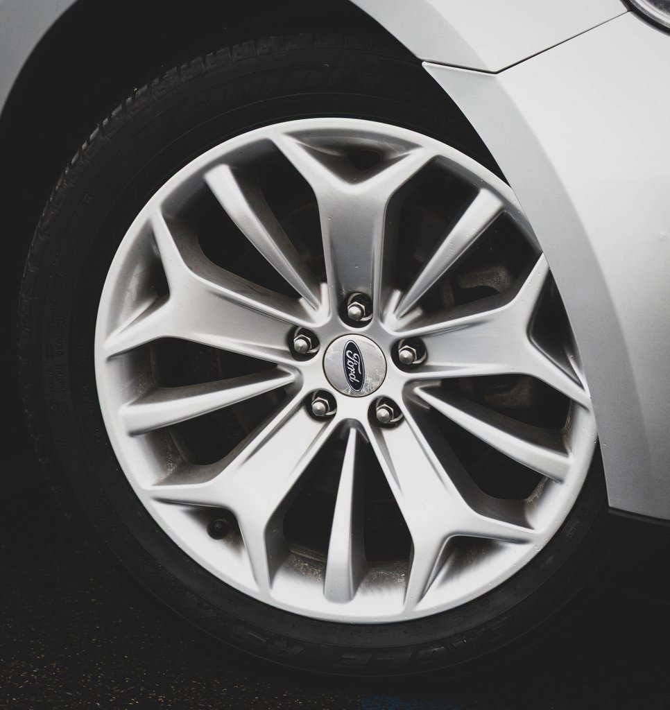 Used 2018 Ford Taurus Limited image 2