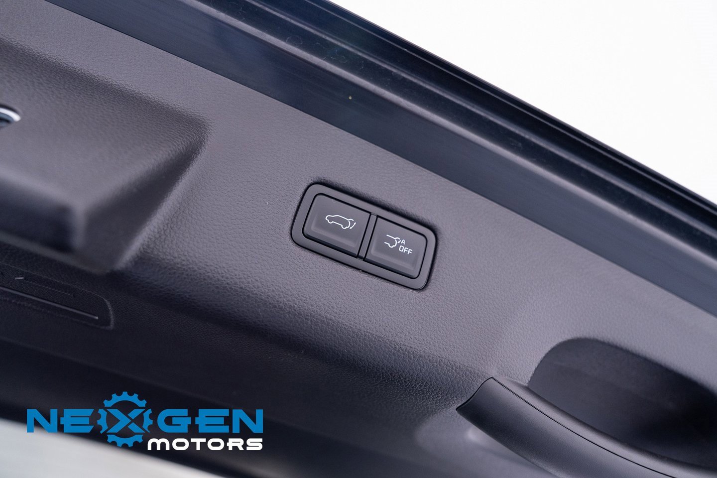 Used 2024 Kia Carnival EX image 42