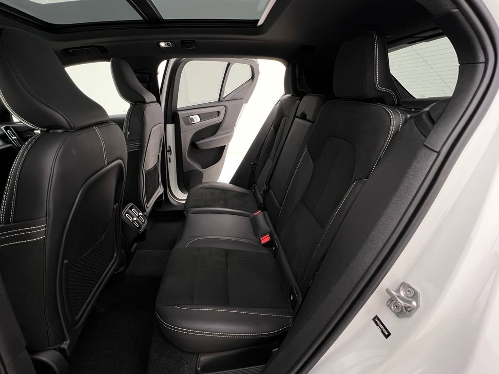 Used 2021 Volvo XC40 T5 R-Design image 21