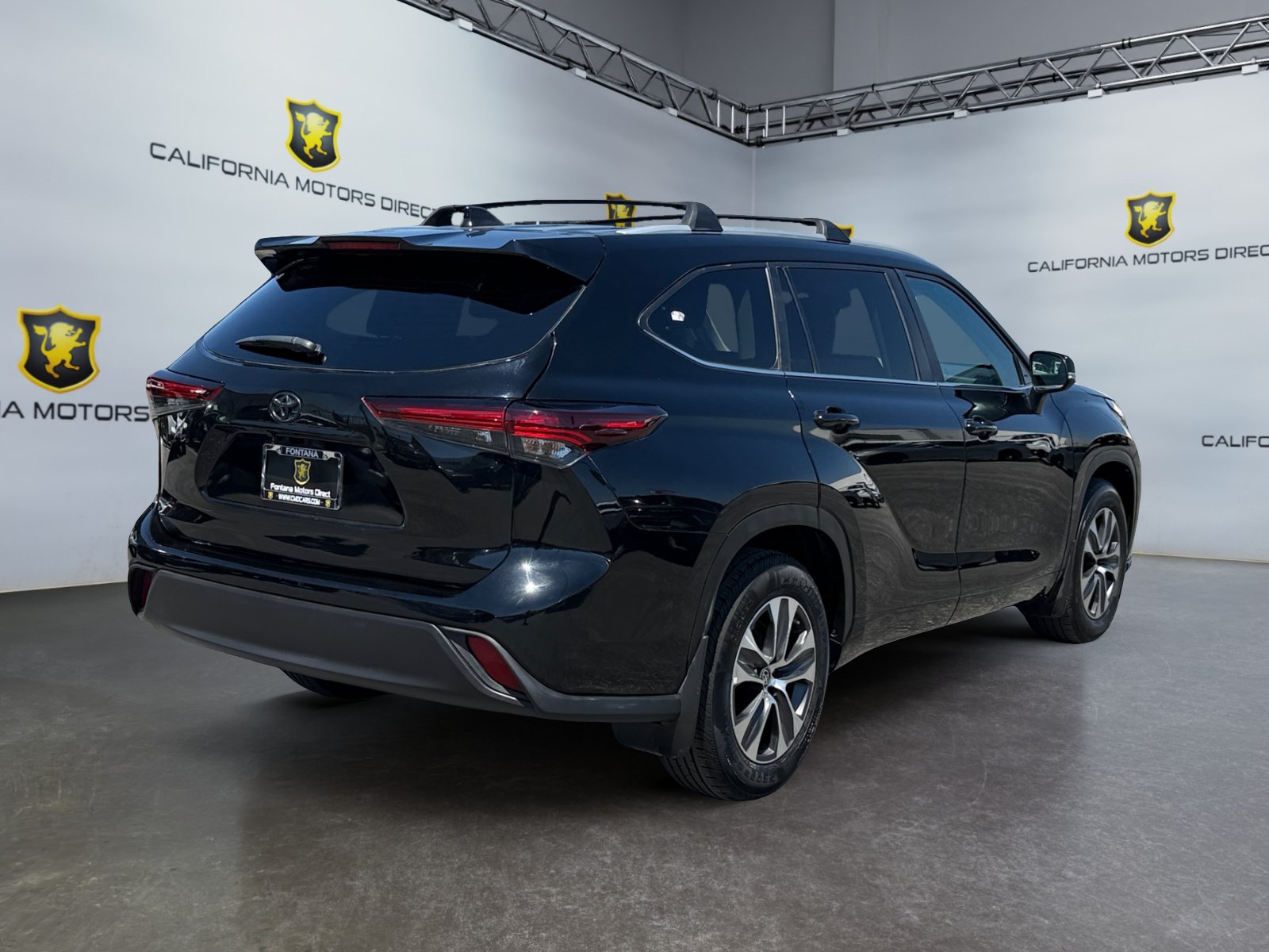 Used 2024 Toyota Highlander XLE FWD image 5