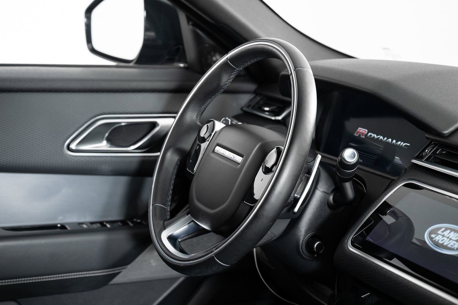 Used 2018 Land Rover Range Rover Velar R-Dynamic SE image 25