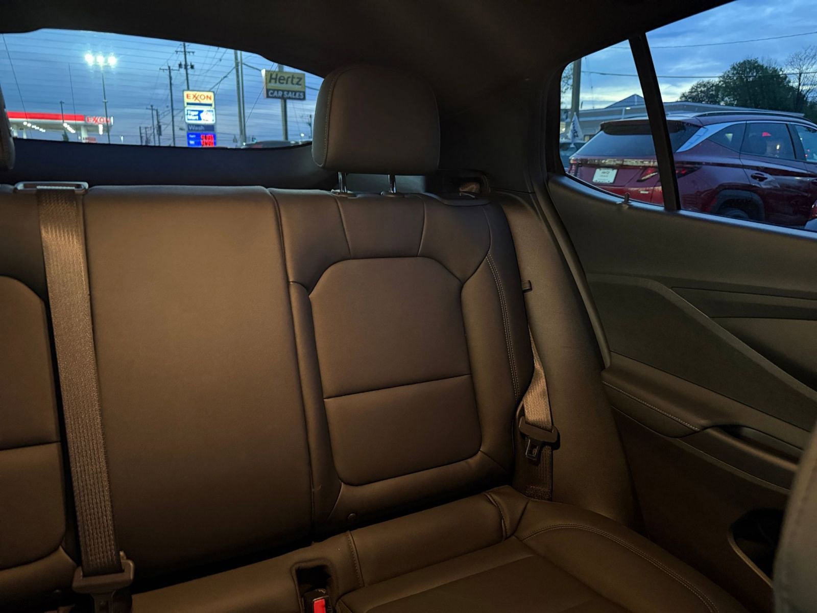 Used 2025 Buick Envista Sport Touring image 32