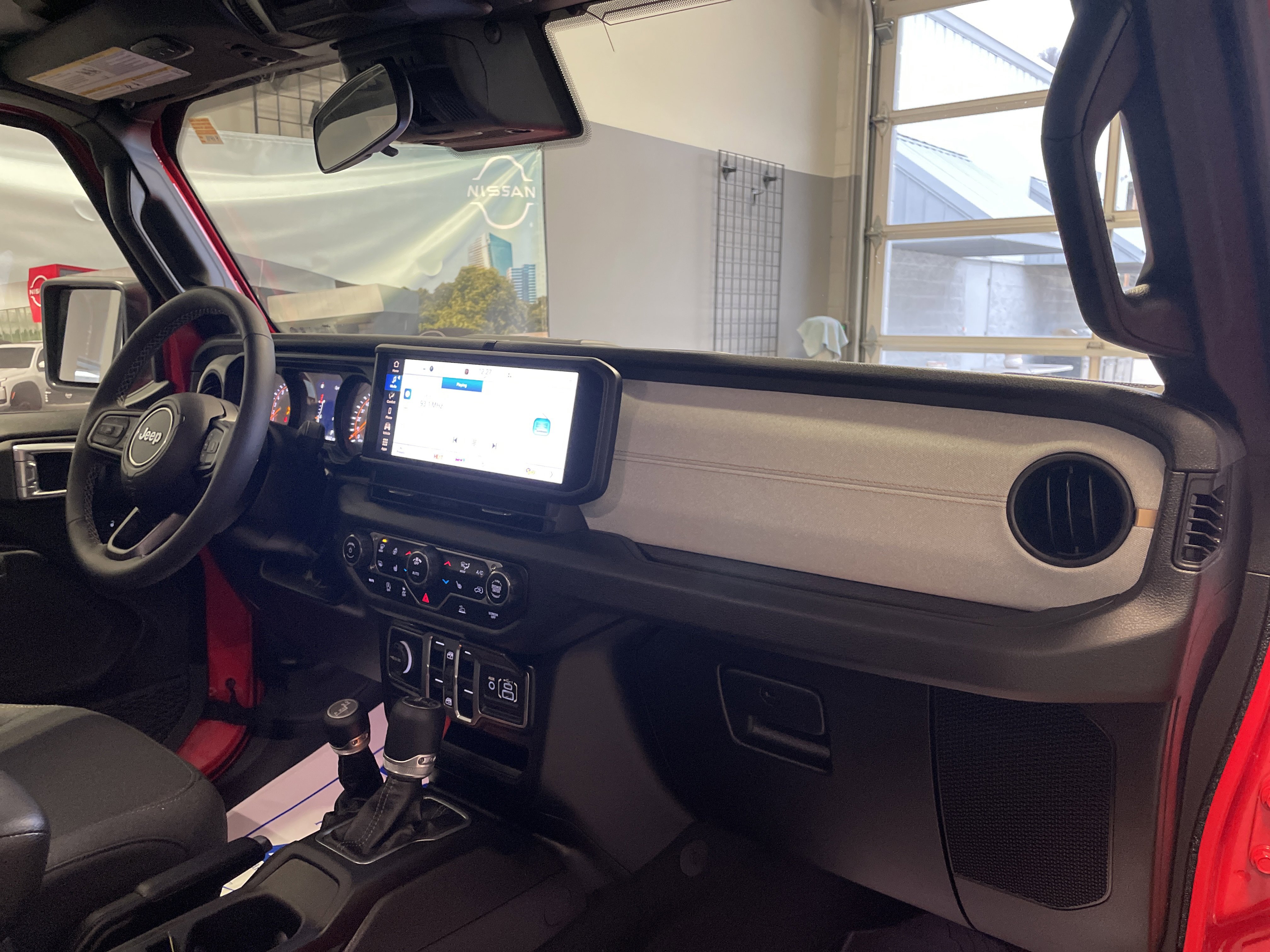 Used 2025 Jeep Gladiator Sport image 21