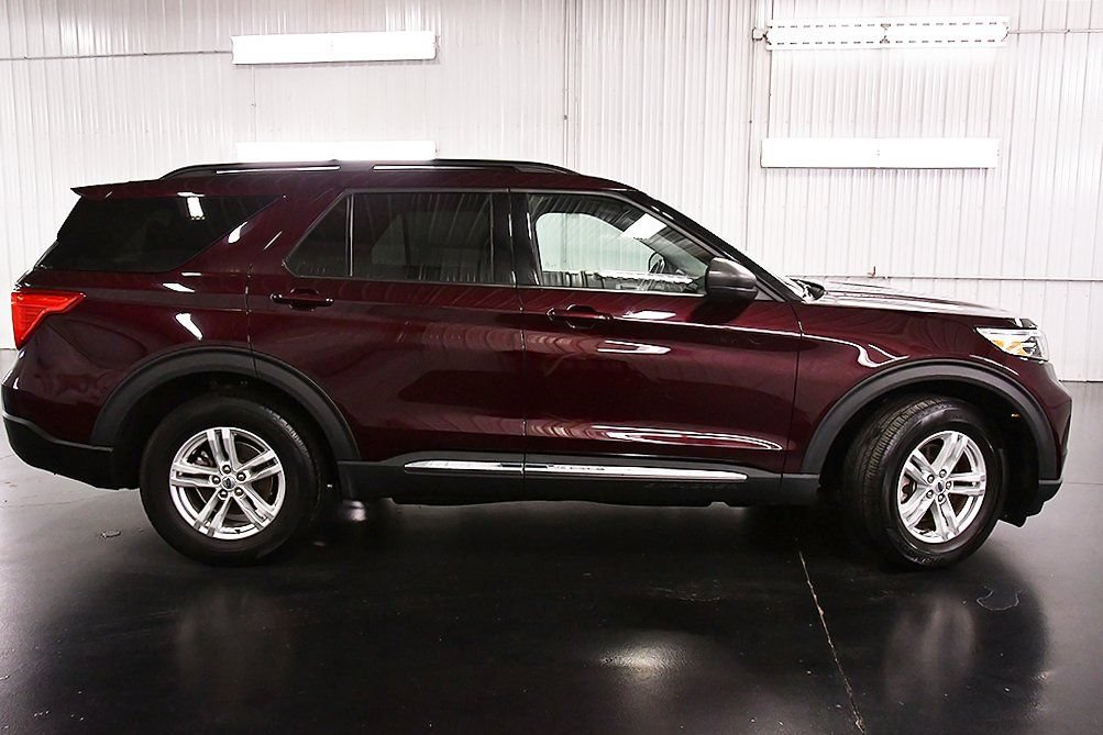 Used 2022 Ford Explorer XLT AWD/4WD image 9