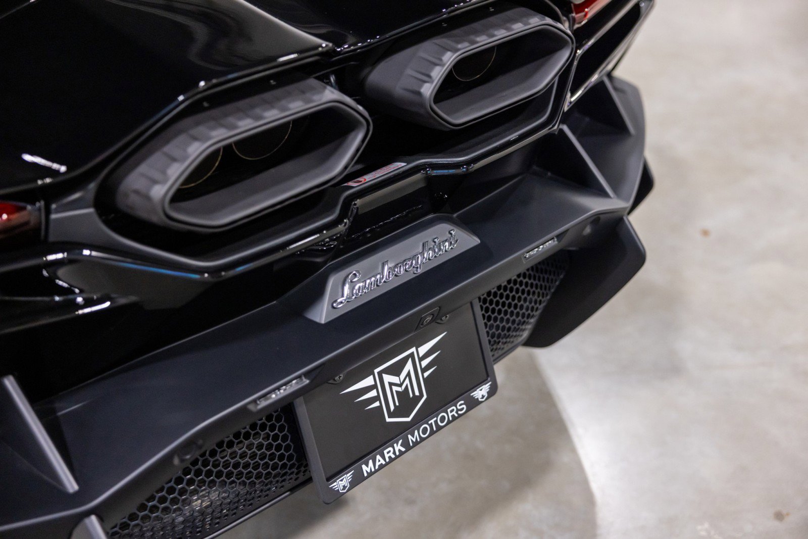 Used 2025 Lamborghini Revuelto image 16