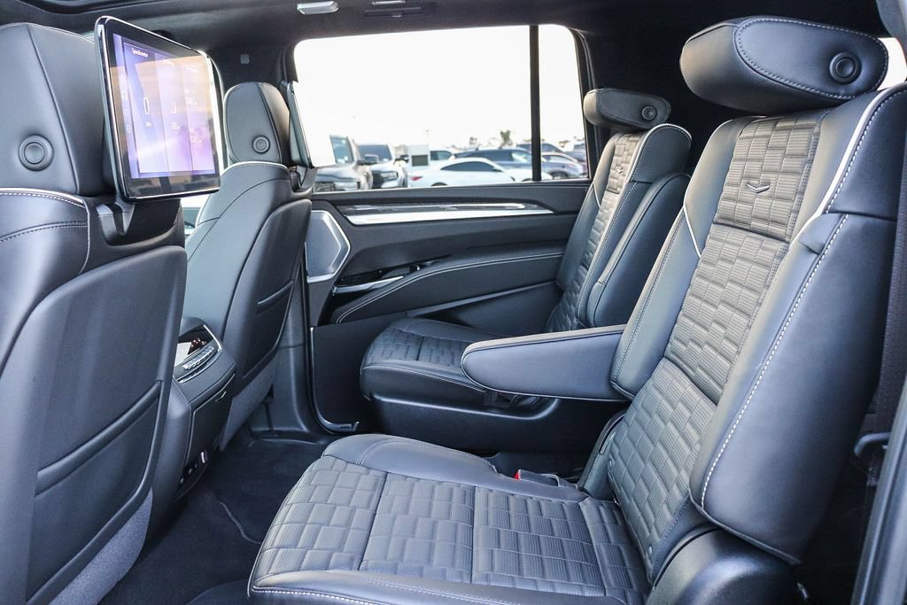 Used 2026 Cadillac Escalade ESV V AWD/4WD image 22