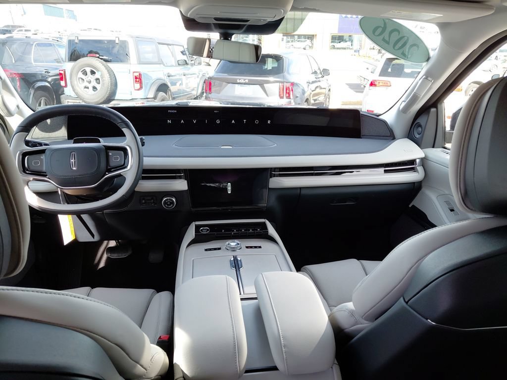 New 2026 Lincoln Navigator L Reserve AWD/4WD image 24
