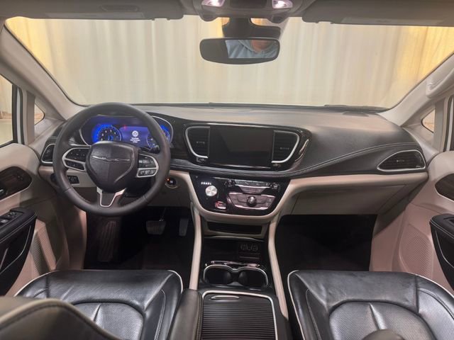 Used 2024 Chrysler Pacifica Limited FWD image 27