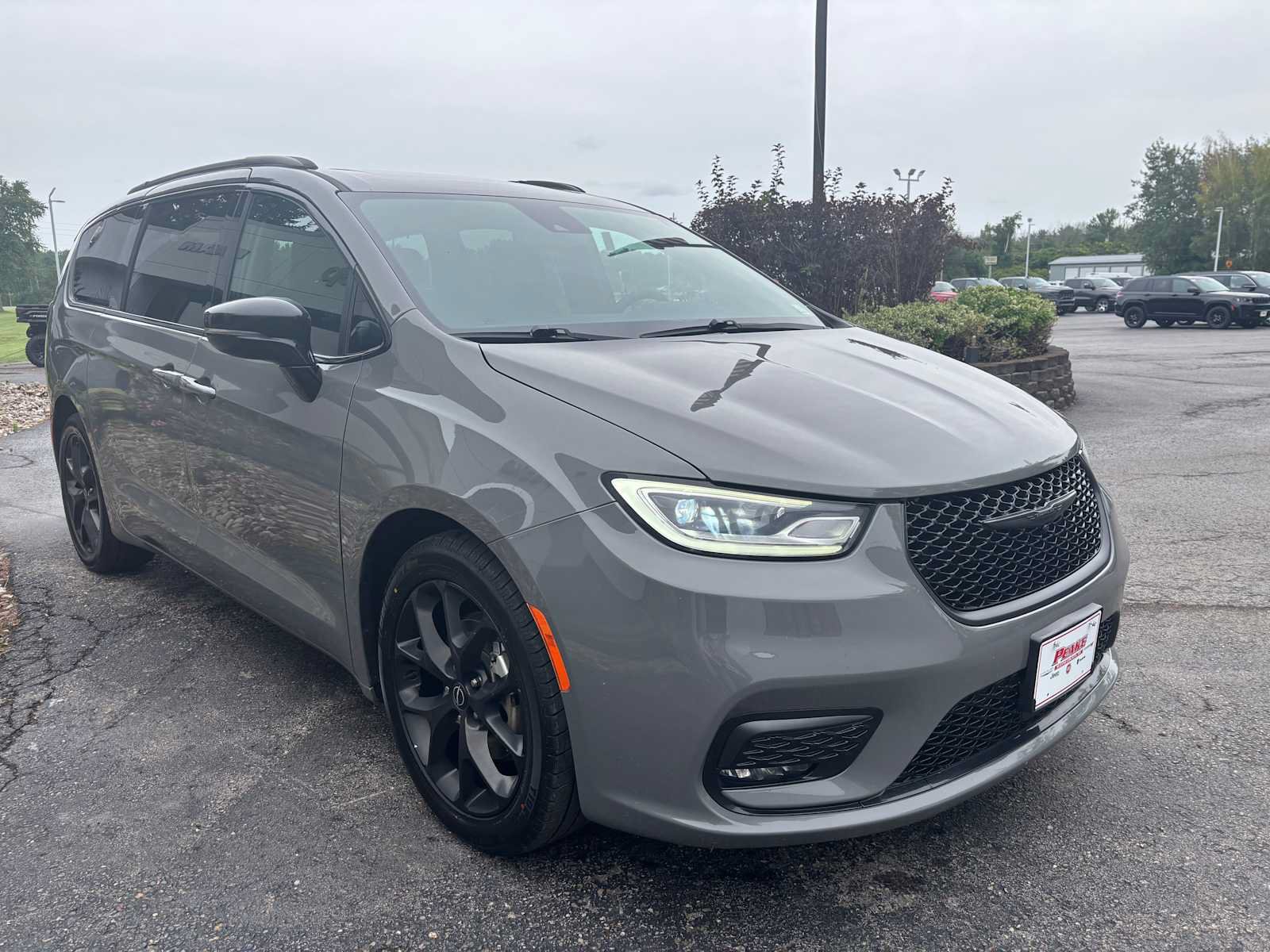 Used 2025 Chrysler Pacifica Limited FWD image 11
