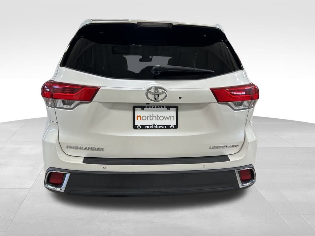 Used 2018 Toyota Highlander Limited Platinum image 9