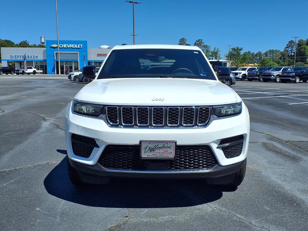 Used 2024 Jeep Grand Cherokee Laredo X w/ Luxury Tech Group I AWD/4WD image 2