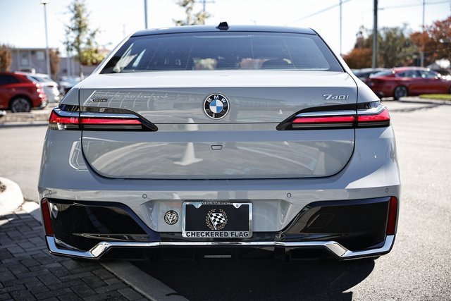 Used 2025 BMW 740i xDrive image 10