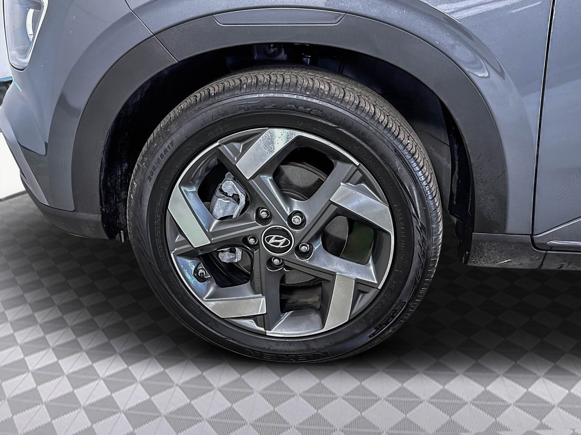 Used 2024 Hyundai Venue Limited image 31