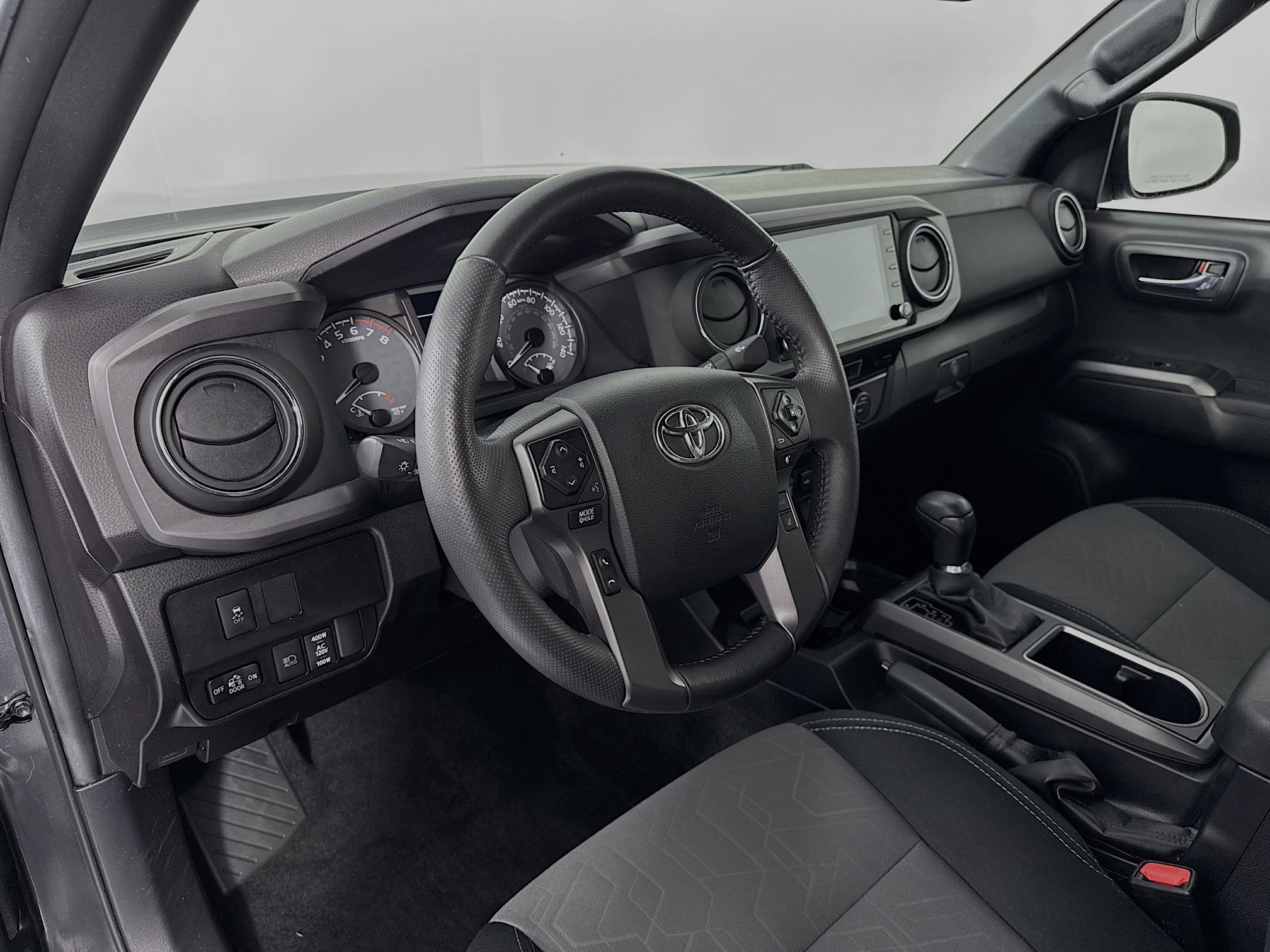 Used 2022 Toyota Tacoma TRD Off-Road image 9