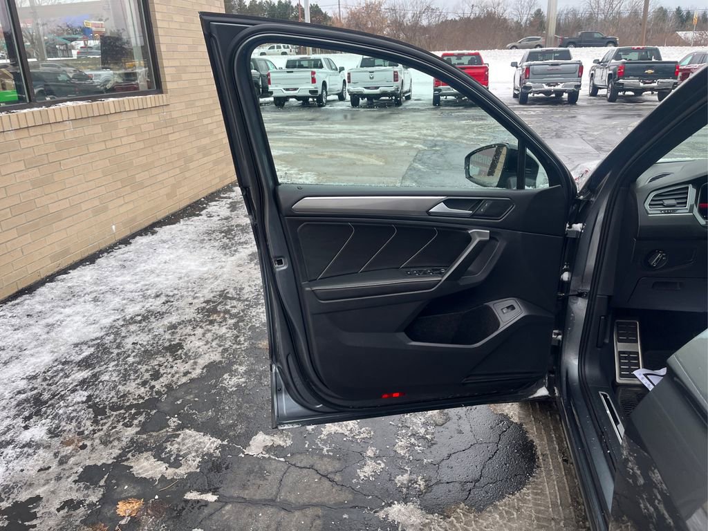 Used 2024 Volkswagen Tiguan SE R-Line image 20