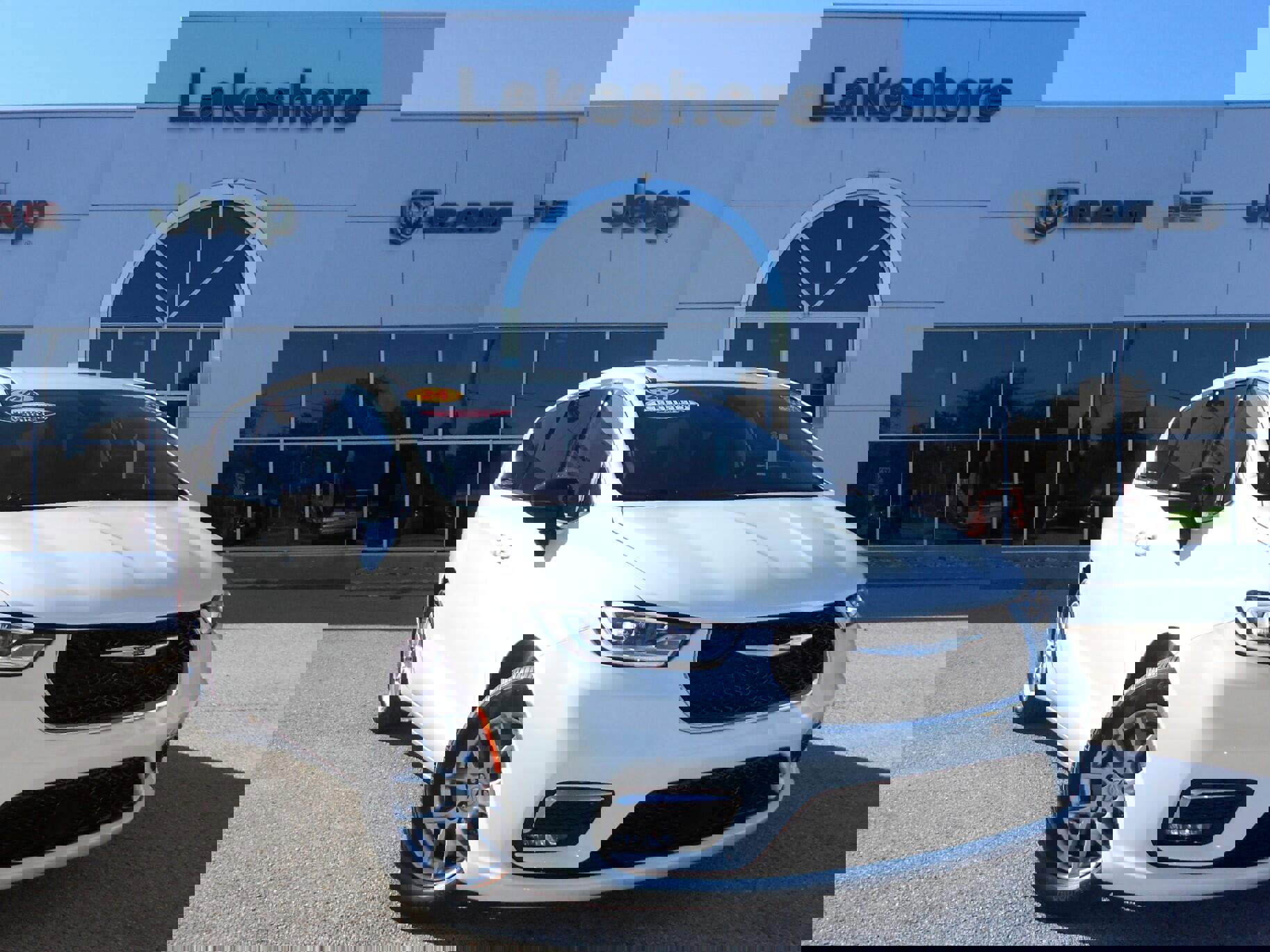 Certified 2024 Chrysler Pacifica Touring-L image 2