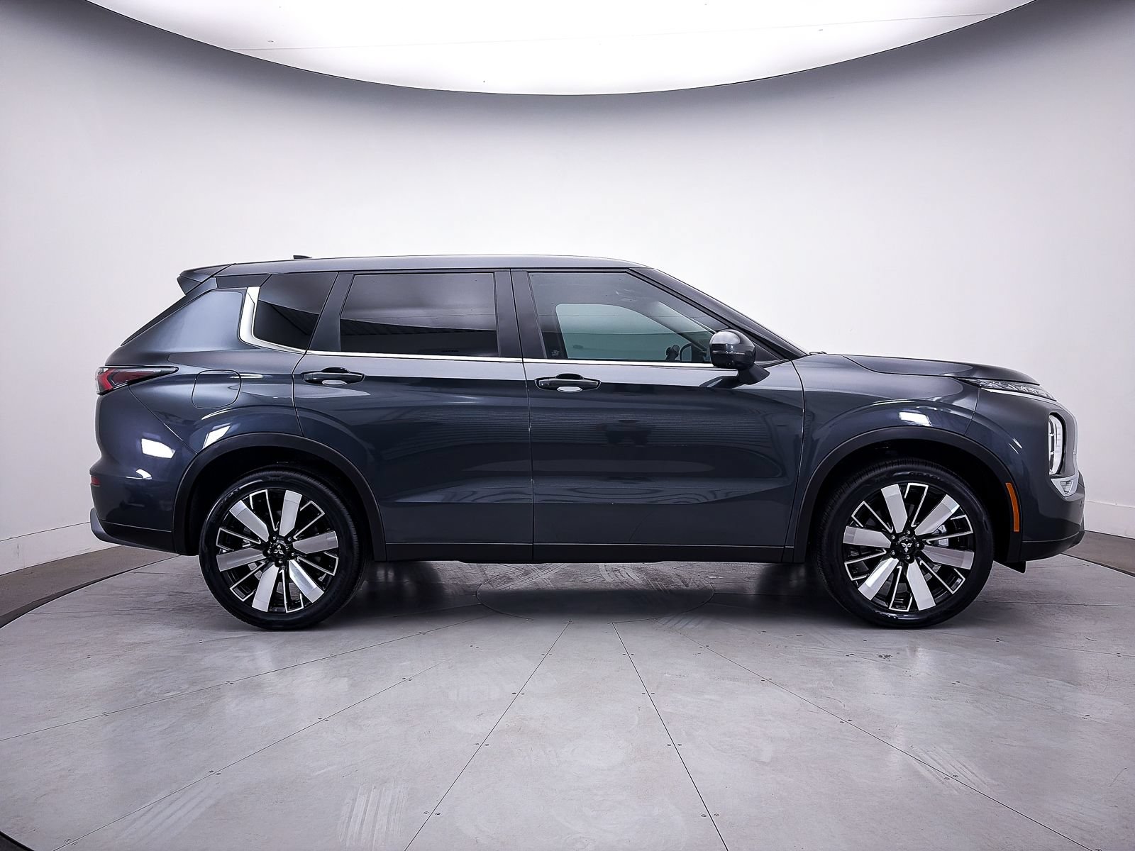 Used 2026 Mitsubishi Outlander SE FWD image 41
