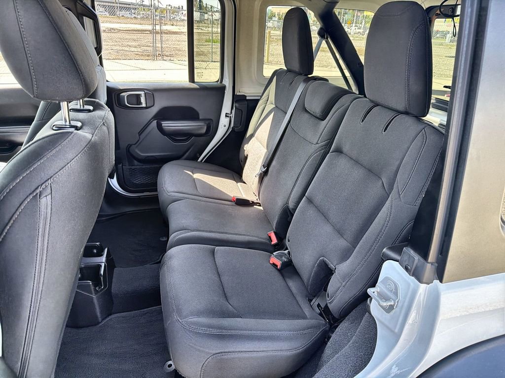 Used 2018 Jeep Wrangler Unlimited Sport S image 24