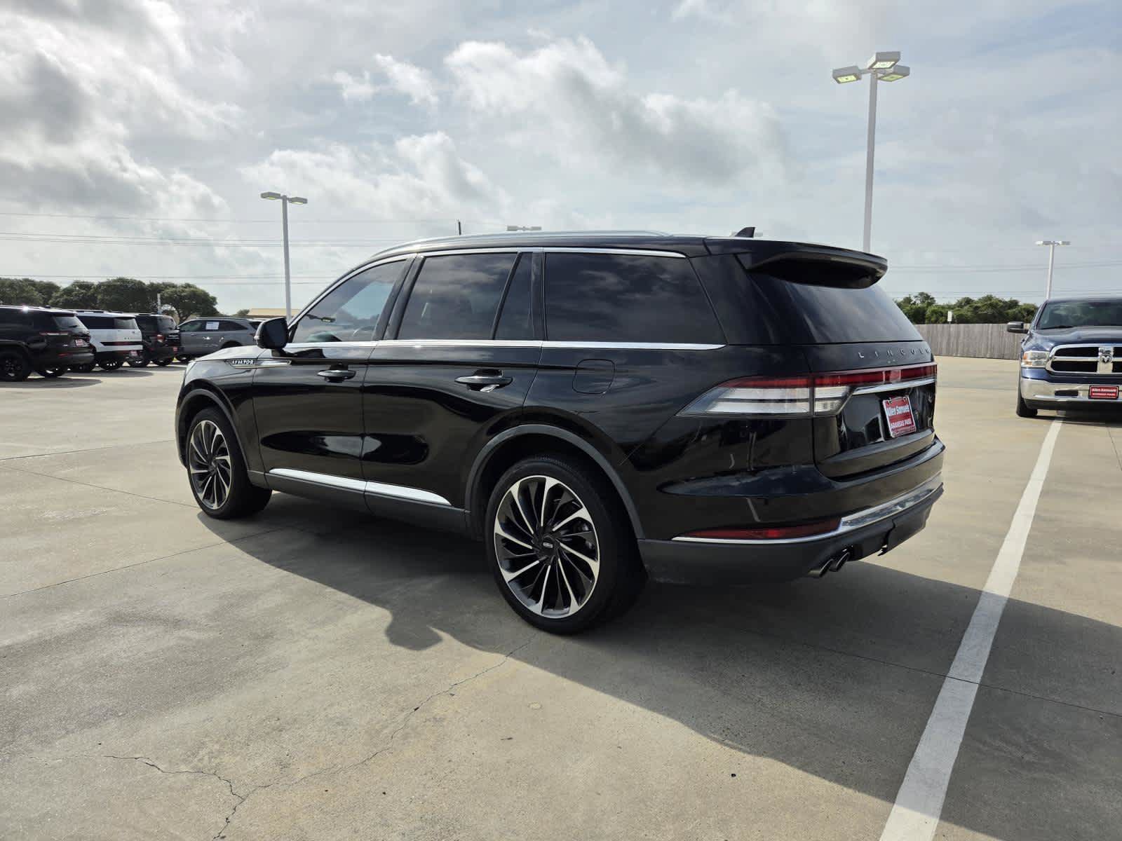 Used 2020 Lincoln Aviator Reserve w/ Equipment Group 202A AWD/4WD image 3