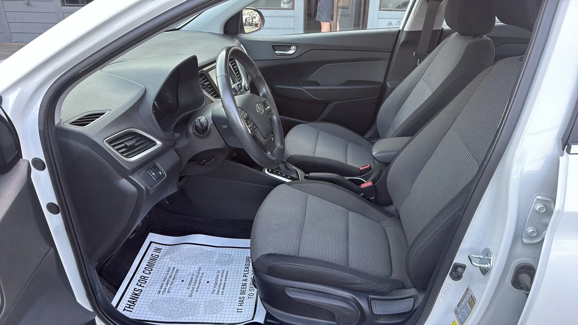 Used 2022 Hyundai Accent Limited image 5