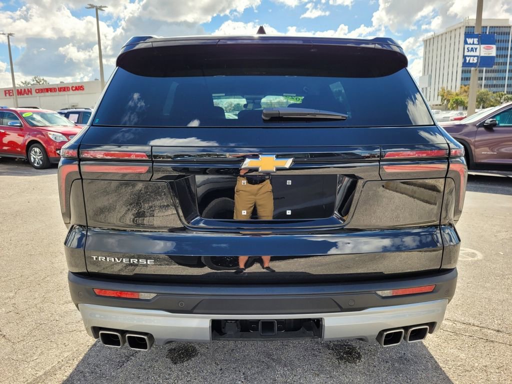 Certified 2025 Chevrolet Traverse LT FWD image 6
