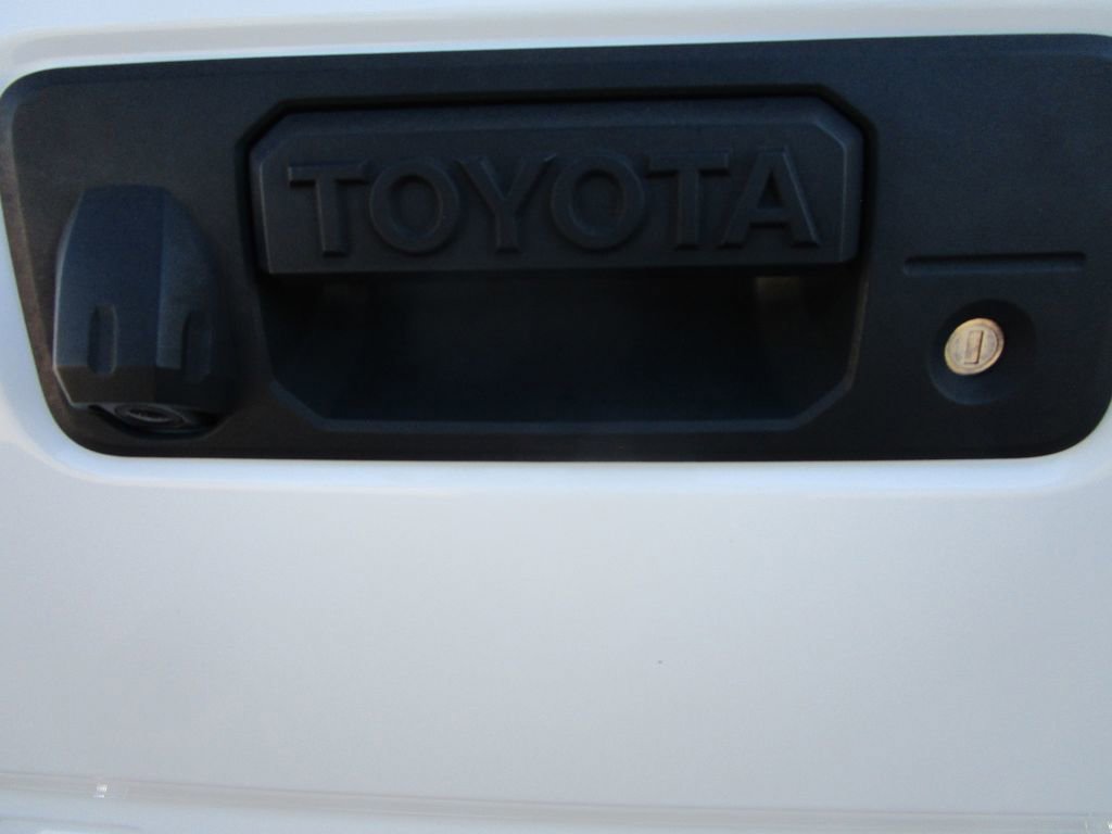 Used 2022 Toyota Tacoma TRD Off-Road image 16