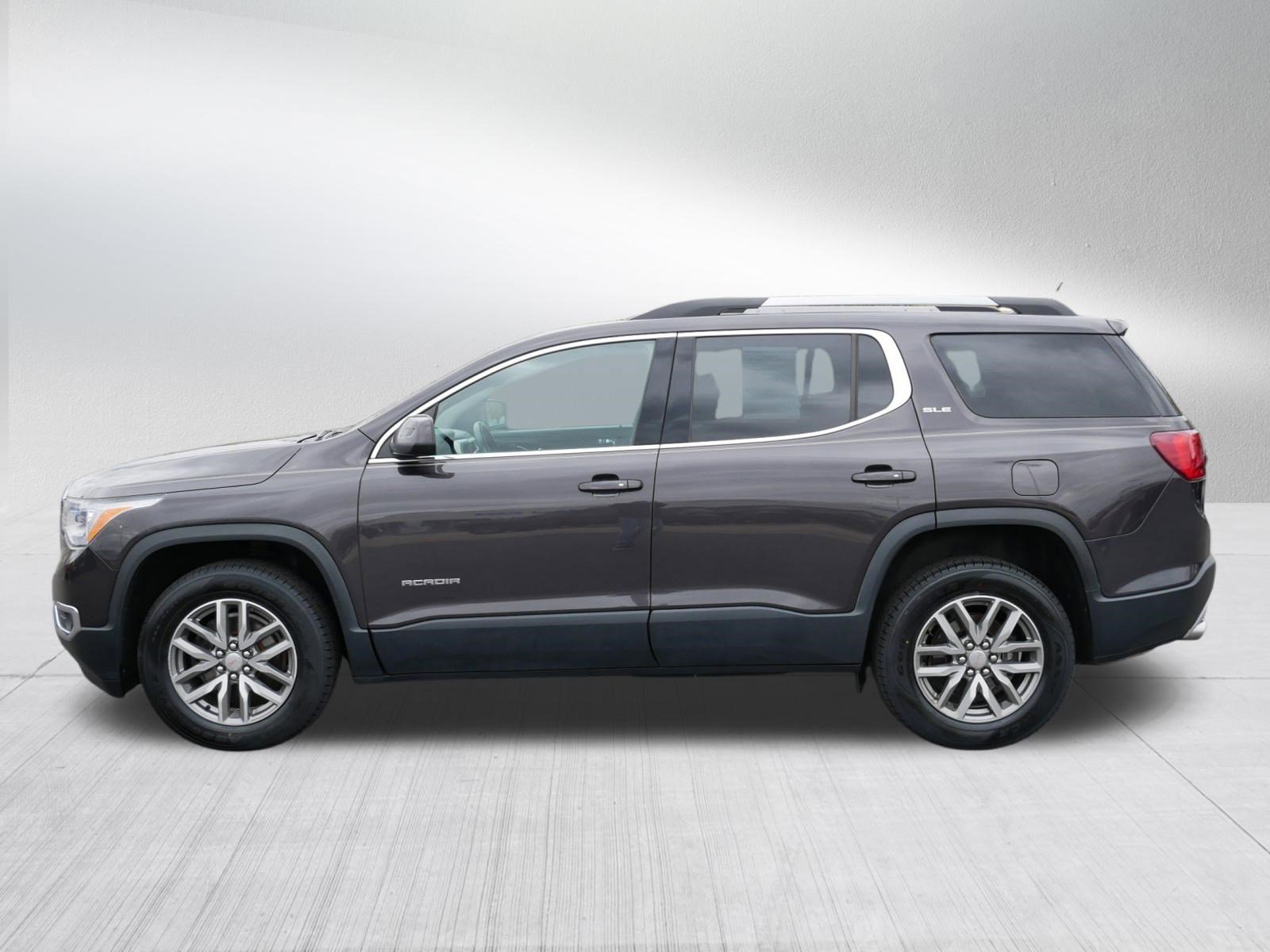 Used 2017 GMC Acadia SLE w/ Driver Alert Package I AWD/4WD image 4