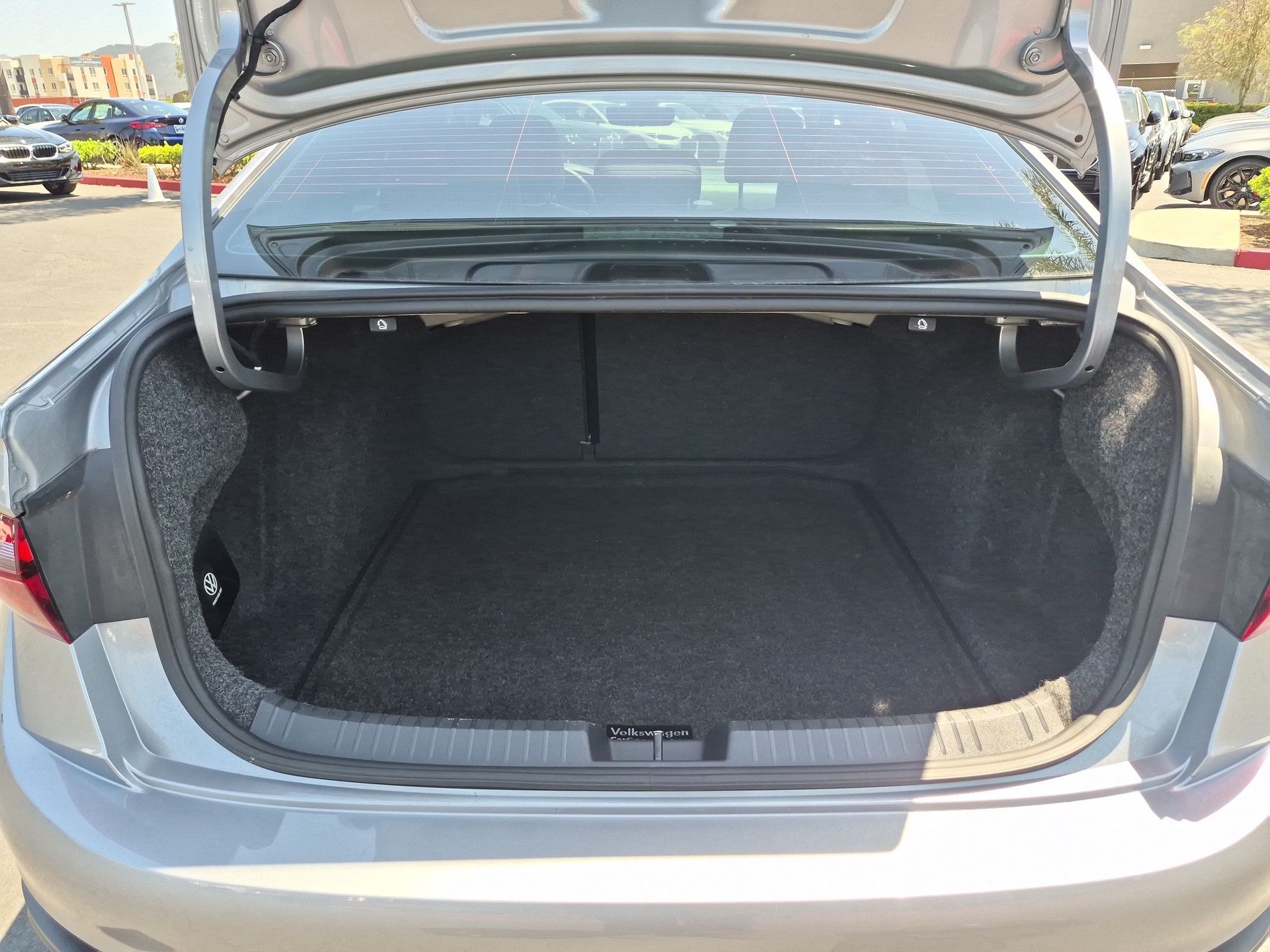 Used 2022 Volkswagen Jetta SE w/ Panoramic Sunroof Package FWD image 31