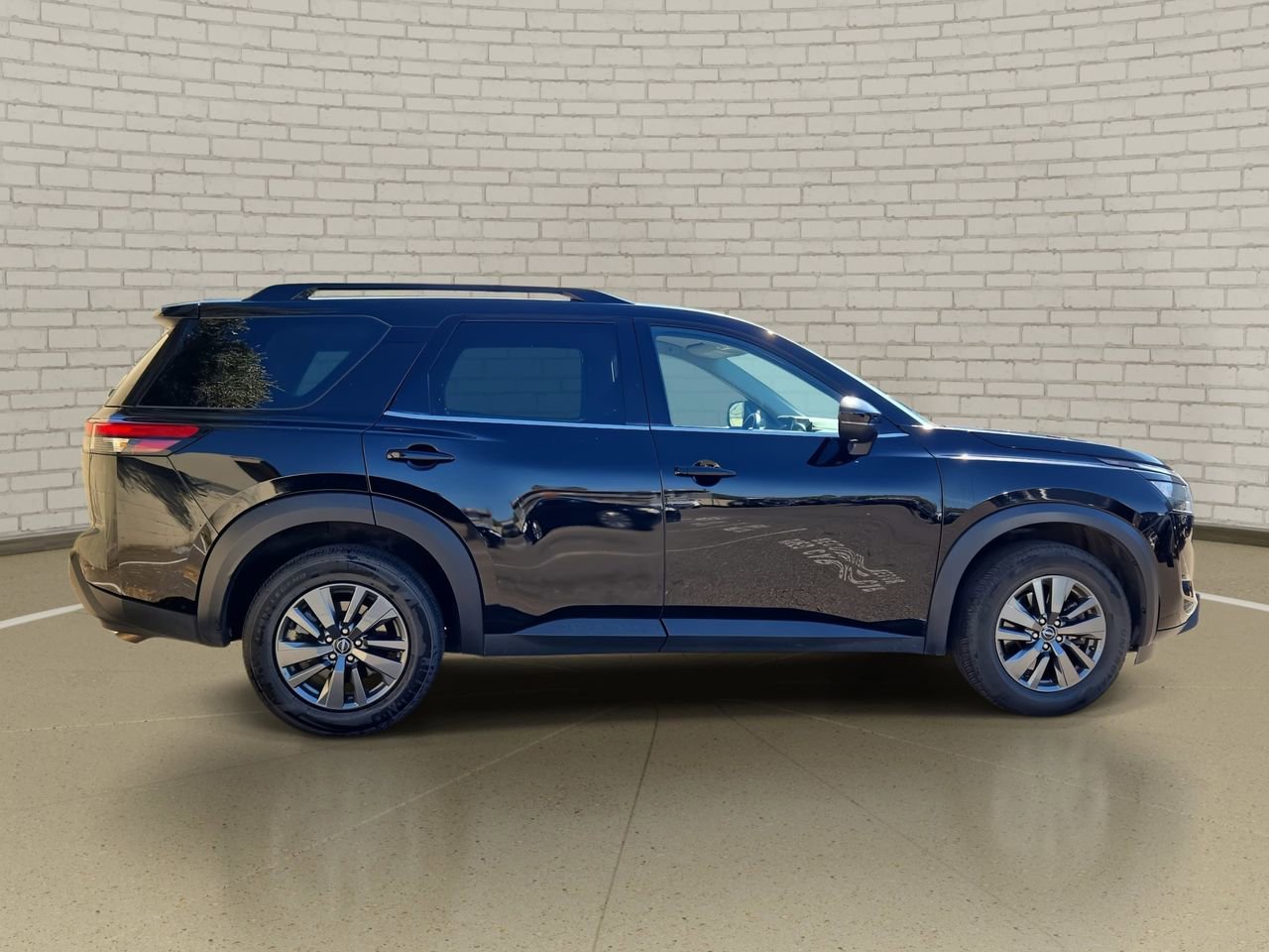 Used 2024 Nissan Pathfinder SV image 4