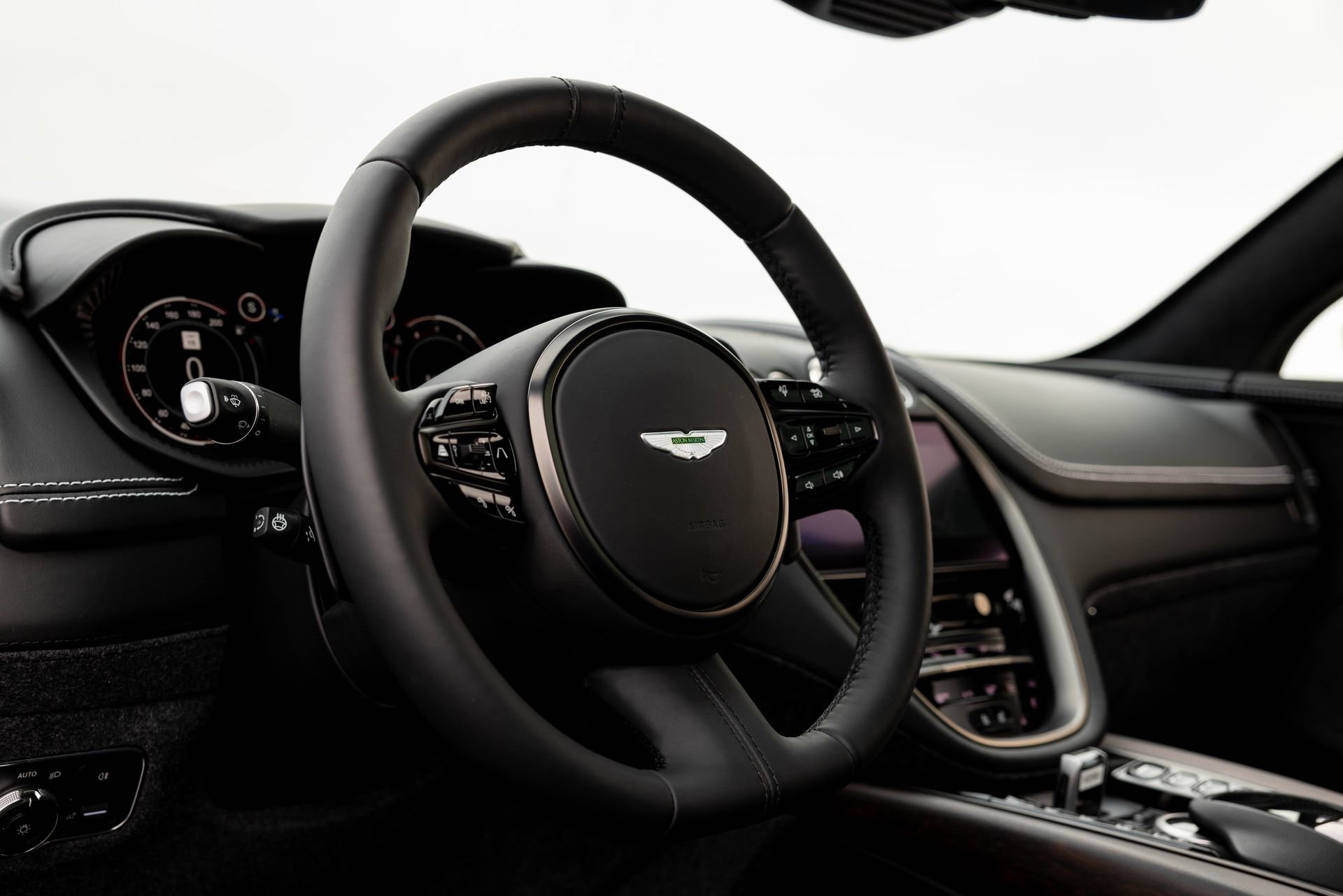 Used 2021 Aston Martin DBX AWD/4WD image 12