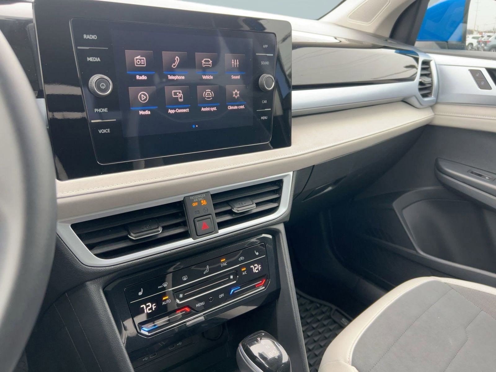 Certified 2025 Volkswagen Taos SE w/ Panoramic Sunroof Package image 24