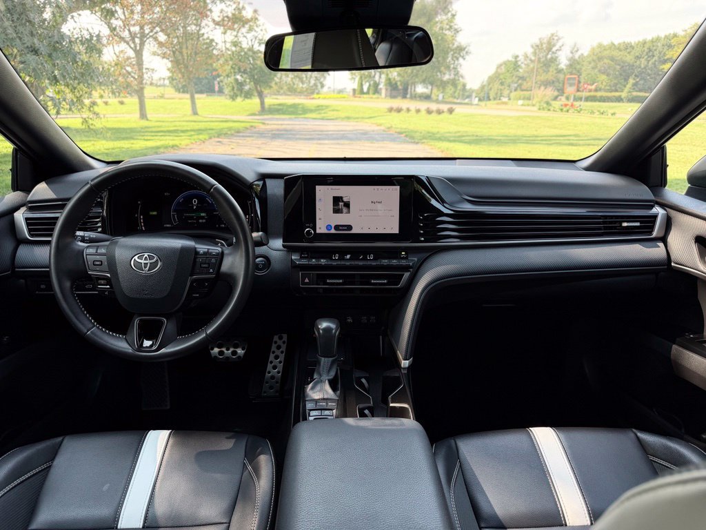 Used 2025 Toyota Camry SE FWD image 13