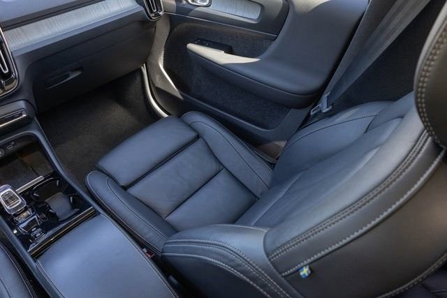 Used 2024 Volvo XC40 B5 Plus image 25