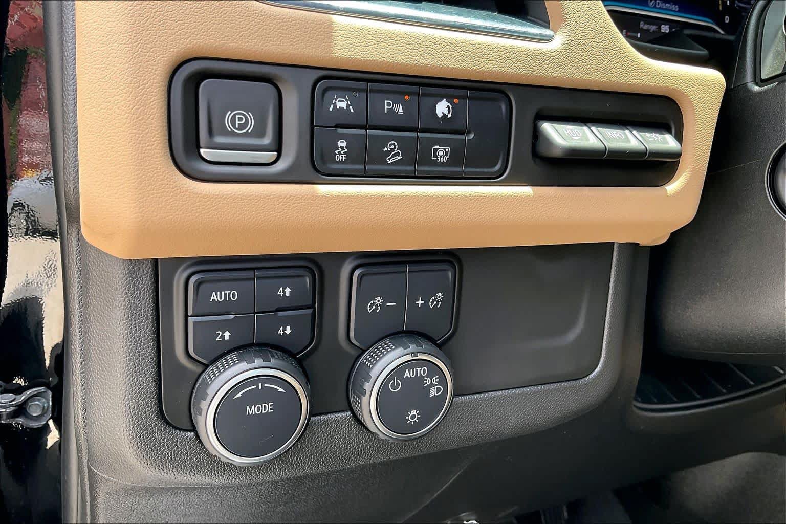 Used 2023 Chevrolet Suburban Premier AWD/4WD image 15