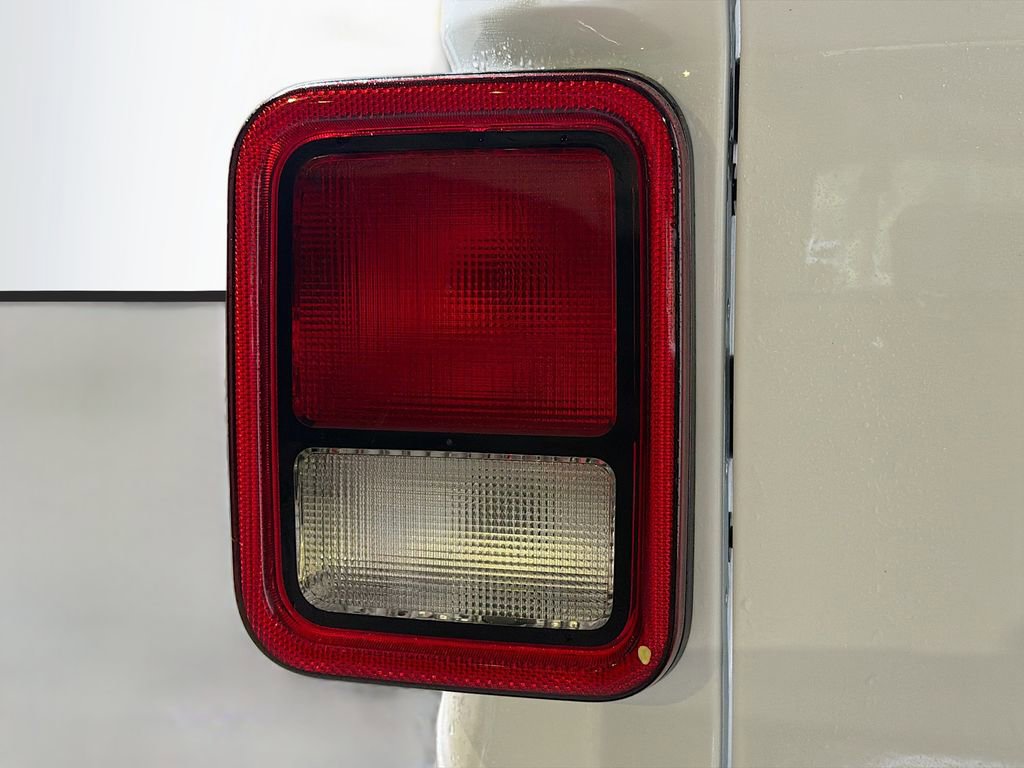 Used 2023 Jeep Gladiator Overland image 10