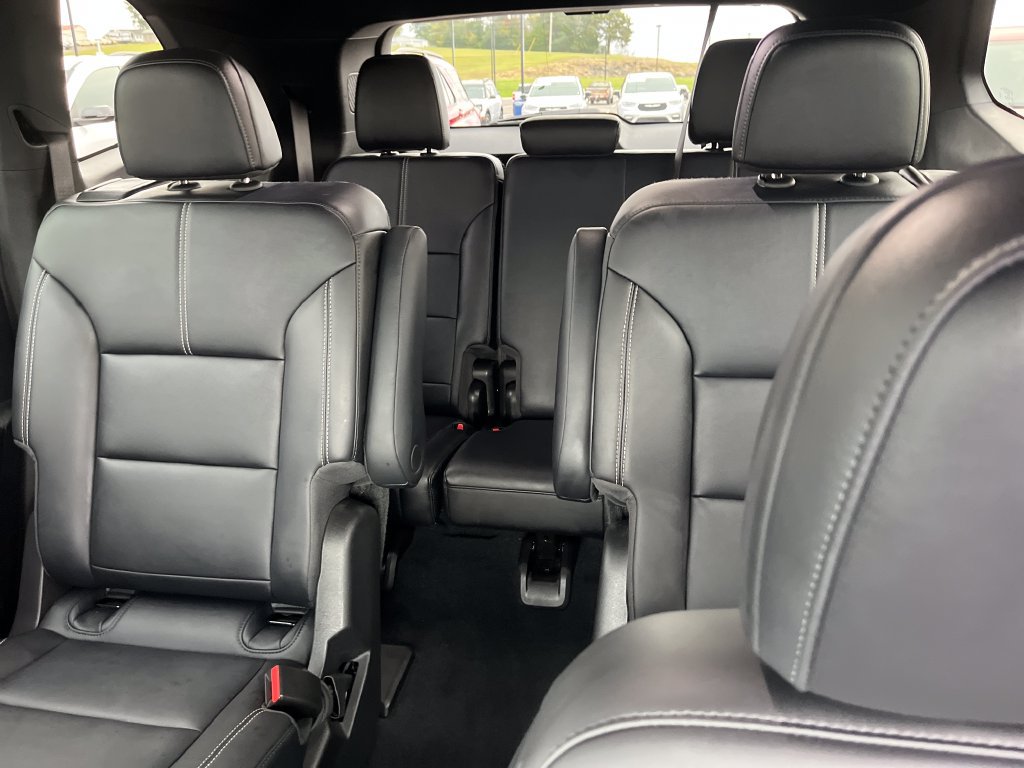 Used 2026 GMC Acadia Elevation w/ Elevation Premium Package FWD image 13
