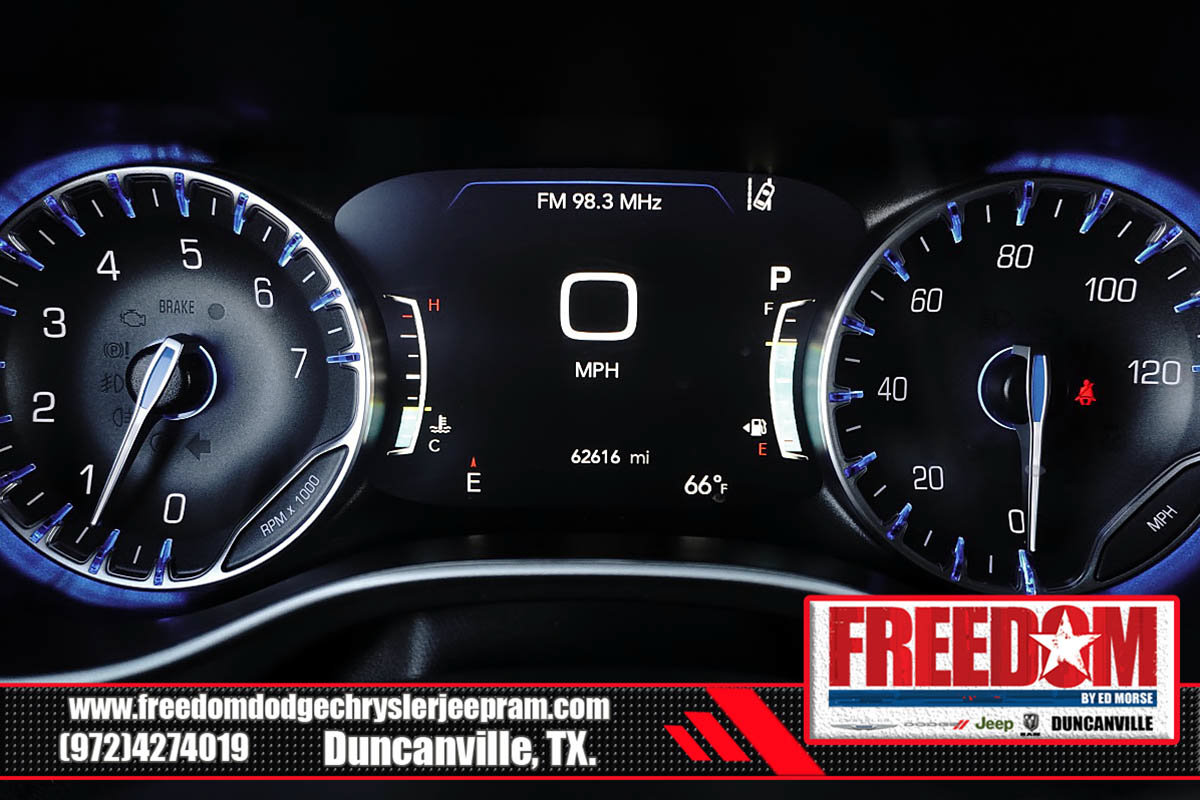 Certified 2024 Chrysler Pacifica Touring-L FWD image 30