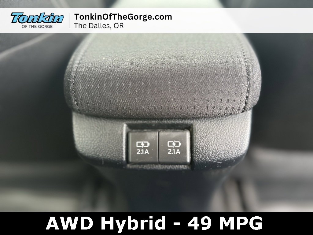 Used 2022 Toyota Prius LE image 24