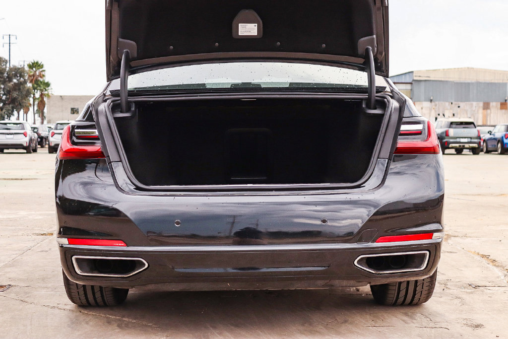 Used 2022 BMW 750i xDrive AWD/4WD image 32
