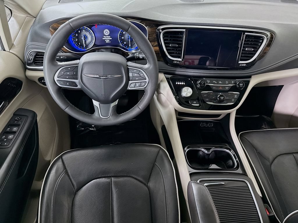 Used 2023 Chrysler Pacifica Limited AWD/4WD image 3