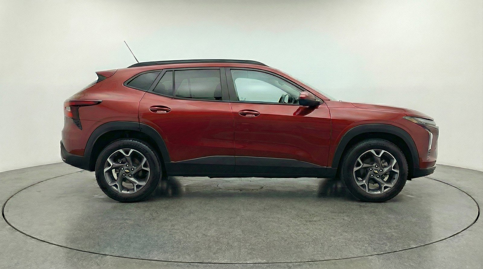 Used 2025 Chevrolet Trax LT FWD image 11