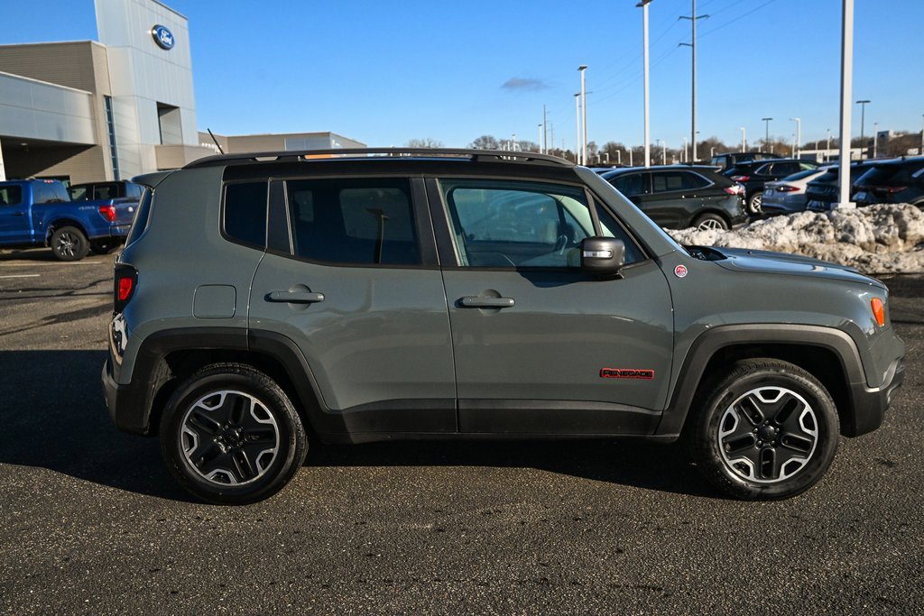 Used 2015 Jeep Renegade Trailhawk image 2
